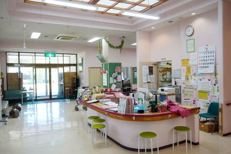 職員詰め所と玄関